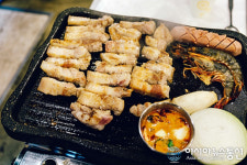 제주 함덕 흑돼지맛집 ‘함덕그때그집’ 뛰어난 맛과 풍부한 양으로 현지인이 추천하는 가볼만한 곳으로 알려져