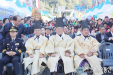 최교일 의원·김학동 예천군수·이형식 군의회 의장 내년에도 예천에 풍년 농사 기원합니다