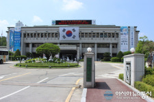 의정부시청 전국지자체 최초 출입통제시스템 도입 설치 논란, 누가 옳은가?