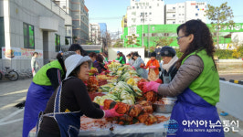 진해구 웅동2동, 전 봉사단체 참여 속 ‘사랑의 김장나눔’ 훈훈