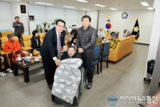 서명석 중구의회 의장 중증장애인 초청 격려