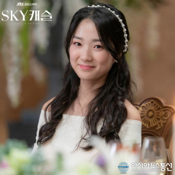언니네 산지직송2에서 염정아와 김혜윤, SKY 캐슬 모녀 호흡 재현하여 특별한 케미스트리 뽐내며 시청자 몰입↑