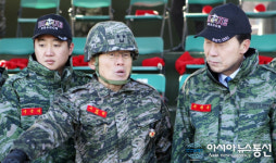 해병 2사단 찾은 손학규대표... 4성장군 달아주는것이 아닌 동등한 기회 주는것