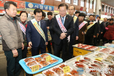 김부겸 장관, 왜관전통시장 찾아