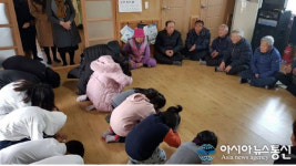 산청군 금서초등학교 귀염둥이들, 화계경로당 찾아 어르신들께 세배