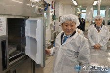 [포토]박백범 교육부차관, 대전이문고등학교 급식시설 점검