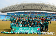 윤화섭 안산시장, 2019 안산그리너스 FC 개막식 참석 선수들과 단체사진촬영