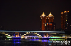 가오슝 여행의 밤은 사랑의 강으로