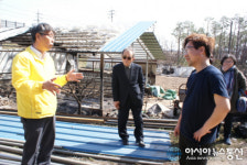 [고성 속초 산불]  용촌리 피해 주민가 대화 나누는 김용래 정의당 강원도당 위원장