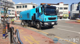 영동군 영동읍, 봄맞이 노면청소…깨끗한 거리환경 ‘앞장’