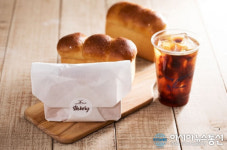 커피홀 베이커리, 베이커리와 디저트 강화로 눈이 즐거운 카페 만든다