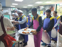마산회원구 간부공무원, 내서종합사회복지관 무료급식소서 ‘봉사’