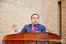 딸기축제 장세희 아시아뉴스통신 대표의 깜짝 이벤트...이 문제는 모를걸