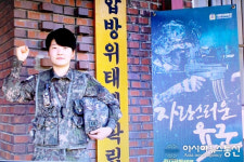 큰 부상 입은 노인 끝까지 돌 본 여군 중사 귀감