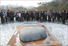 오 시장, 노 전 대통령 서거10주기 맞아 봉하마을 묘역 참배