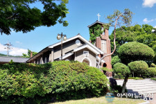 [포토]봄을 맞아 푸르름을 더해가는 세종시 부강성당