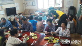 산청 귀농귀촌聯, 경로당 등 찾아 ‘어르신 서로 안아주기 운동’ 귀감