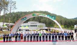 지금껏 만나보지 못한 힐링.치유 관광 명소...울진 금강송에코리움 개관