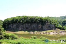 연천 한탄임진강지질공원 ‘아우라지베개용암’ 비경.