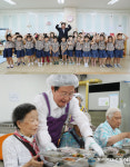 [단신]장종태 대전 서구청장, 어린이집 방문 후 어르신 배식 봉사
