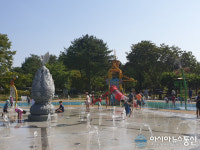 충남 부여 구드래 조각공원... 무더위 날리고, 물놀이도 즐기고~