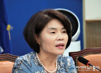 발언하는 한정애