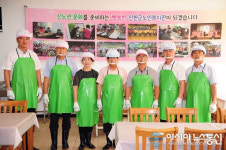 진천군의회 의원들, 사회복지관서 급식봉사