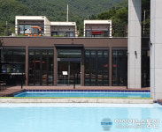 반려견과의 동반여행, 가평 ‘멍블랑 펫 리조트’ 함께 투숙 가능한 ‘멍캉스 패키지’ 선보여