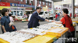 '추석맞이 전통시장 장보기' 나선 권순길 칠곡교육장