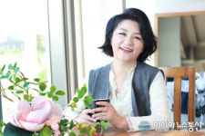 주식회사 네오킴(마담 엘레강스) 김혜정 디자이너,  중년 여성을 위한 가을 패션…실용성·체형 보완부터 우아함까지 갖춰야