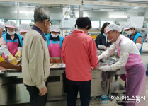 서정두 의창구청장, ‘노인의 날’ 창원성산종합사회복지관 무료급식소서 봉사