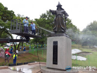 진주성 김시민 장군 동상 10월 축제 맞이 샤워