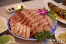제주산 10kg 대방어 맛집 석촌역 ‘완도산회포장마차’