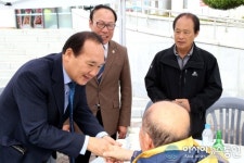 [아통 포토] 강춘명 진해구 대민기획관, 국제라이온스협회 355-C지구 제5지역 ‘체육대회’ 돌며 인사