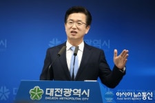 허태정 대전시장, 안영동 인조잔디 축구장 논란 잠재울까?