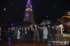 충남 공주시 성탄트리 점등…온 누리에 평화와 축복을