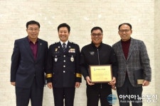 노승일 충북경찰청장, 충주서 ‘우리동네 시민경찰’ 인증패 수여