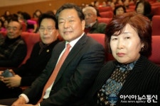 [아통 포토] 황기철 위원장, ‘2019 진해구민 어울한마당’ 공연 관람