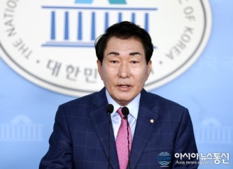 [아통포토] 기자회견 하는 안상수 의원