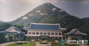 靑 과 檢 갈등 ‘청와대 성실히 협조’ 거듭 압수수색 유감