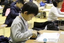 [아통포토]유아수놀이 주산암산 경기대회, 박제윤군 진지한 표정