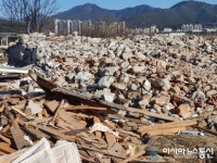 밀양 한 산업단지 건축 폐기물 방치… 쓰레기장 방불