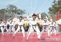 상주 외남 제9회 대한민국 곶감축제서 영천아리랑 태무시범단 선보여