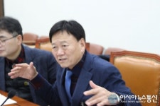 [아통 포토] 제2경춘국도 가평군 범대위 김석구 공동위원장, 국회 국토교통위에 가평군(안) 전달