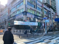 [아통 포토] 경기 용인시 기흥구 봉정동 주현로 4거리 신호등 위 일대  현수막 십여개가 수일 동안 불법으로 걸려 있다