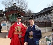 [아통 포토] 김태우-노경진, 한복 입고 즐기는 설축제 너무 좋아요~ (남산골 한옥마을)