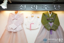 광장시장한복 ‘신라주단’, ‘클래식과 트랜디’ 두 가지 멋’ … ‘혼주 한복’ 웨딩 프로모션