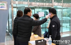 [코로나19 확산] 충남 계룡시청, 출입문 1곳만 개방…바이러스 방지 총력