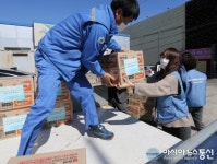 포스코, 무료급식소 오지 마시고 집에서 생필품 받으세요