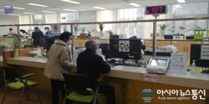달성군, 민원창구에 투명 가림막 설치